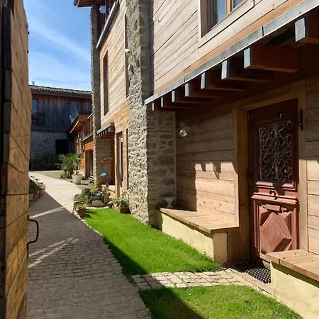 Logis Nature Cathare 4* Léran